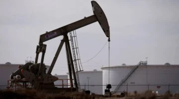 أسعار النفط ترتفع عالميًا.. تعثر المحادثات الأوكرانية يفاقم التوتر الأمريكي الفنزويلي